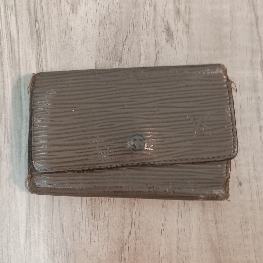 Authentic LOUIS VUITTON Gray Epi Leather 6 Key Case key holder